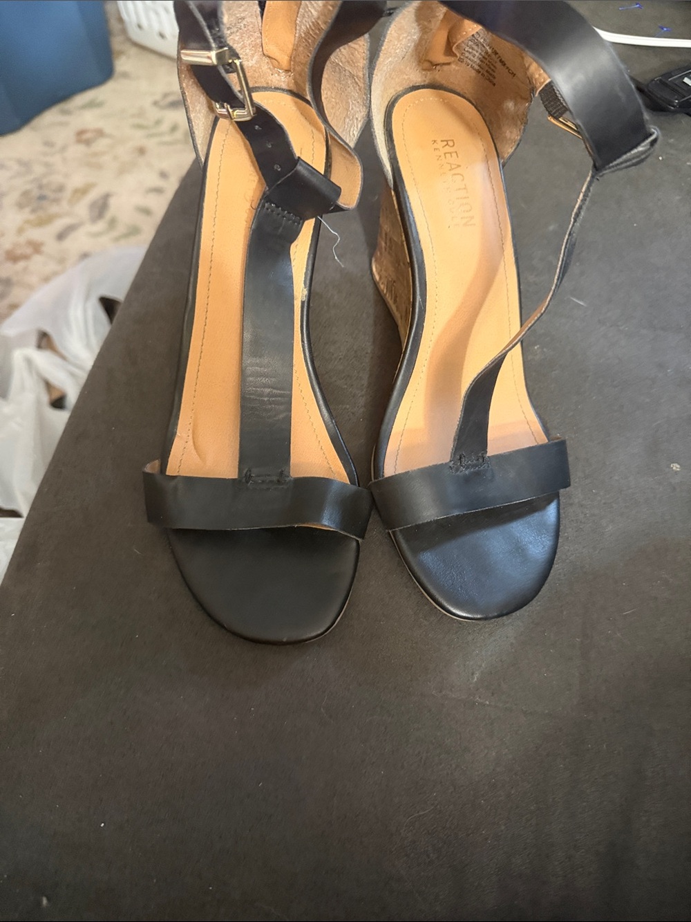 Kenneth Cole Reaction Black T-Strap Heeled Sandals